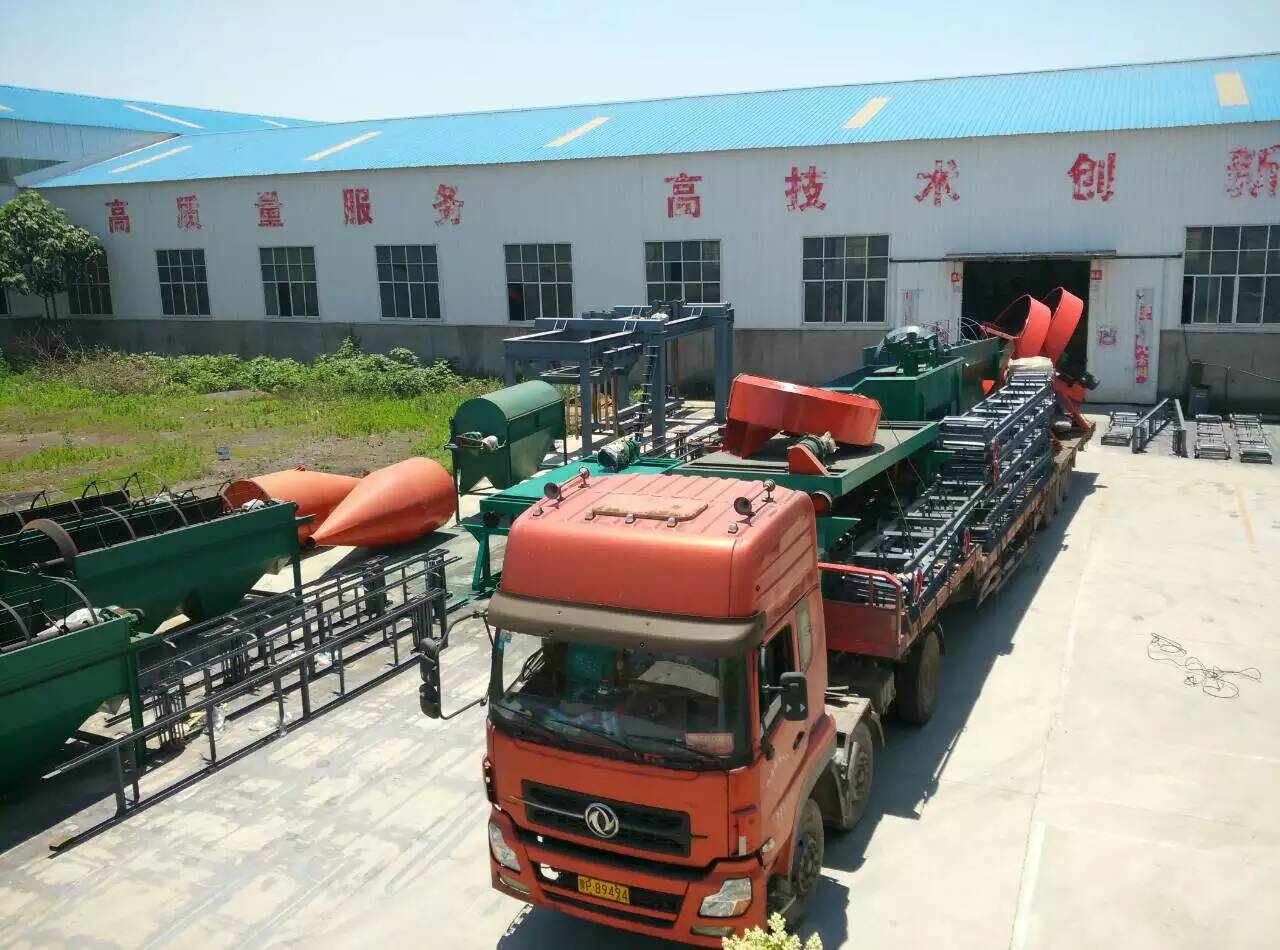 乙鑫重工有機肥設備發往湖北發貨現場